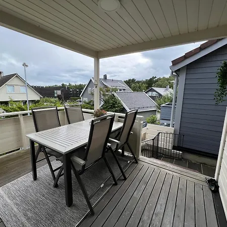 Dom wakacyjny Spaceious House For Ons *